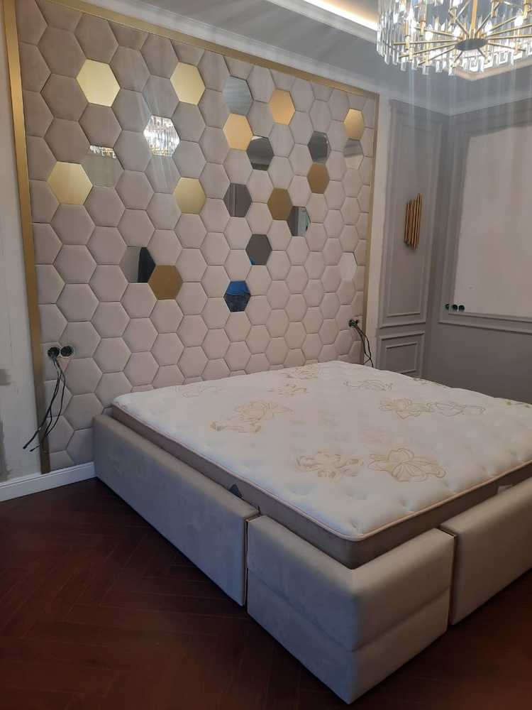 Мягкая стеновая панель с кроватью СОТЫ